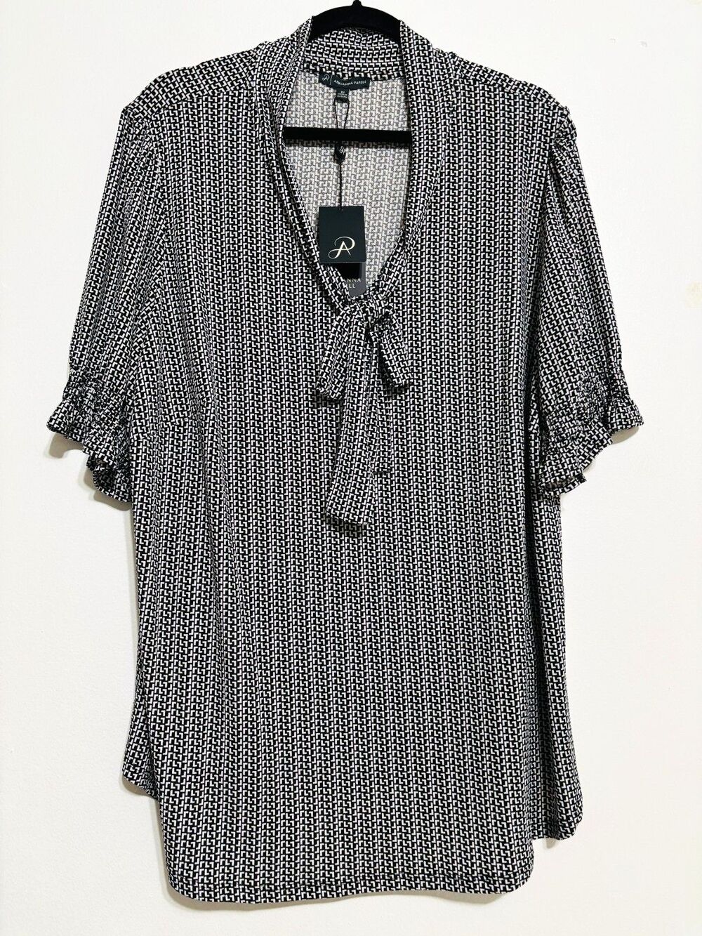 Adrianna Papell Smocked Sleeve Tie Neck Blouse Sz 2X Black/White Geometric